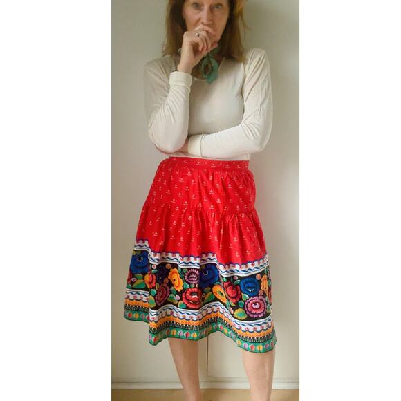 Vintage Ethnic Floral Print Skirt Size Small Red KNee Length Fun Festival - Picture 6 of 7